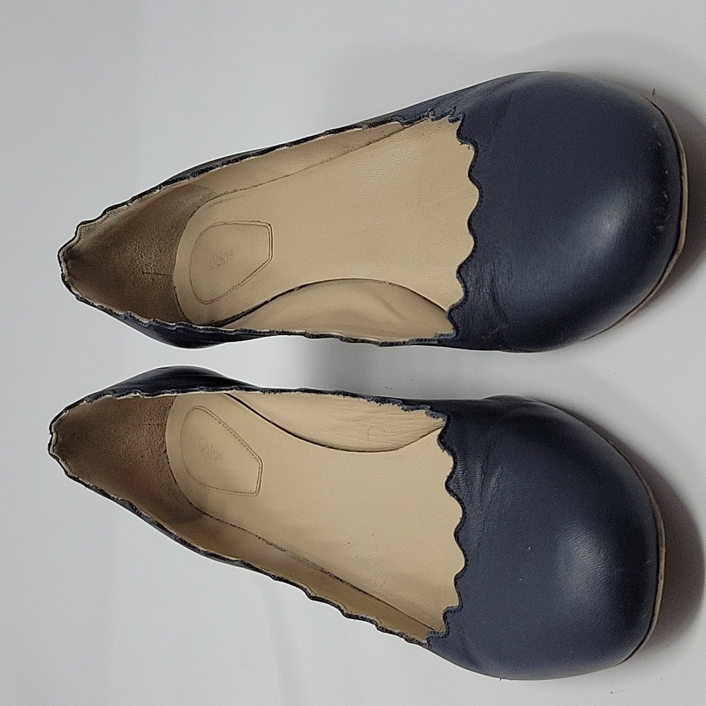 CHLOE Lauren Navy Leather Scalloped Pumps Low Heel size 39.5 GUC - Picture 2 of 8